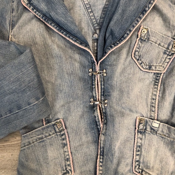 Women’s XS/S Denim Jacket Pink Detail Front Pockets 100% Cotton Semi Distressed - Picture 8 of 12